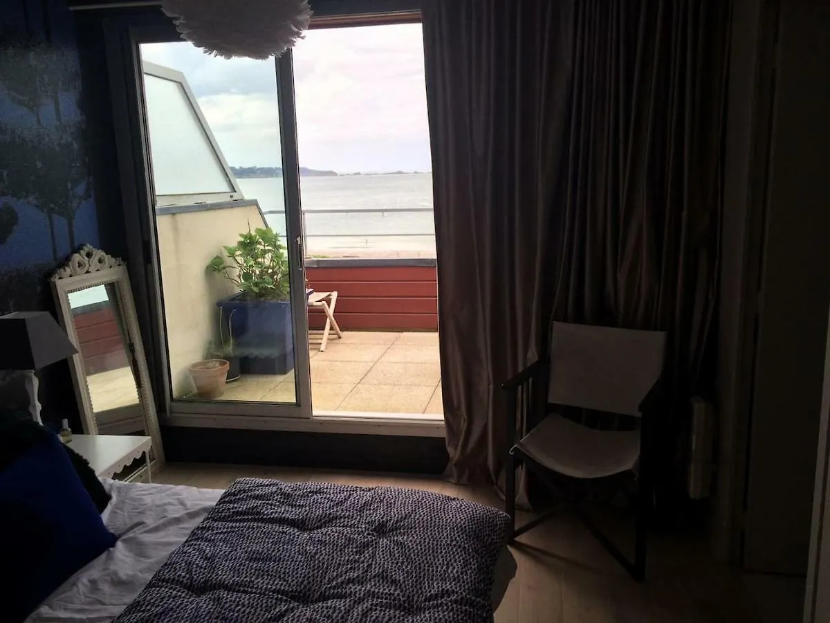 Petit Havre De Paix Face A La Mer Lancieux Γαλλία